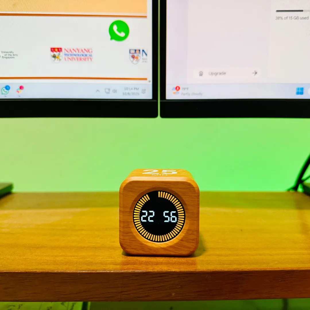 ডেস্কে Wooden Pomodoro Timer — কাজের সময় ফোকাস ধরে রাখতে